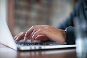 Prompts do ChatGPT podem ser a peça-chave para desenvolver uma rede de networking e potenciais primeiros clientes do seu negócio