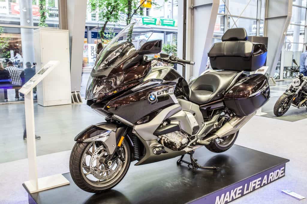 Modelo de motocicleta BMW K 1600 GTL, um dos tipos de moto Touring