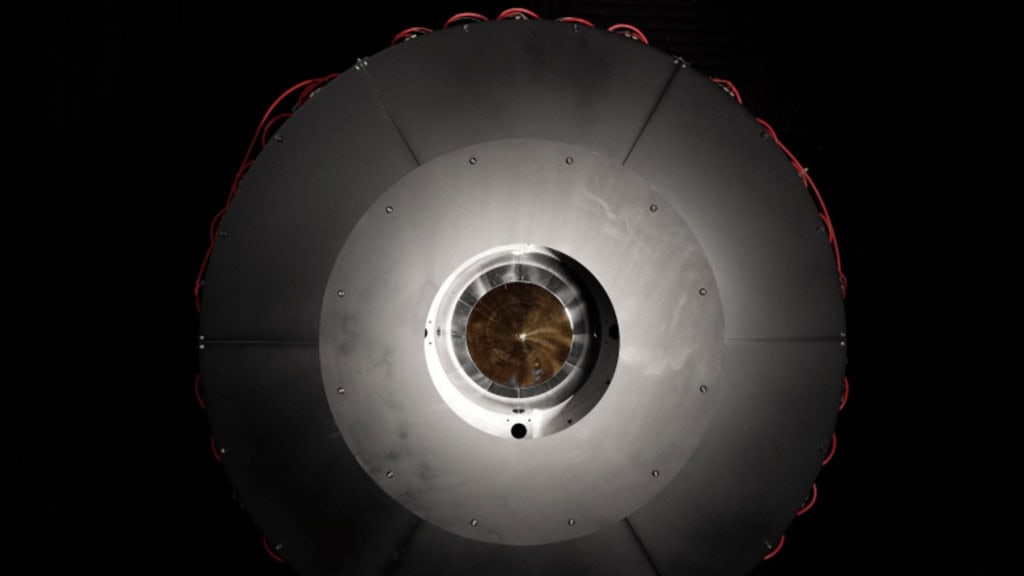 Foto de abertura em laser da Darpa que transmite energia
