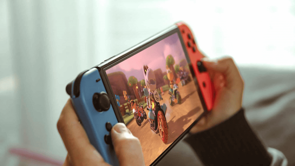 Pessoa jogando em um Nintendo Switch