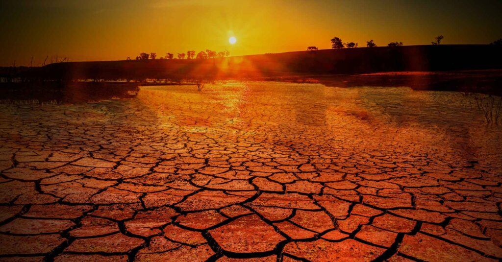 Sol forte ilumina terra rachada
