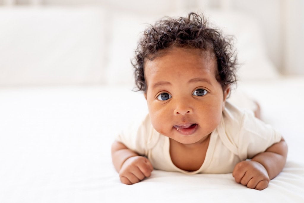 Bebê de bruços