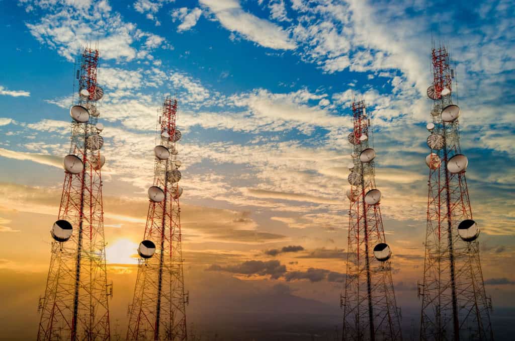 Antenas de torre de telecomunicações