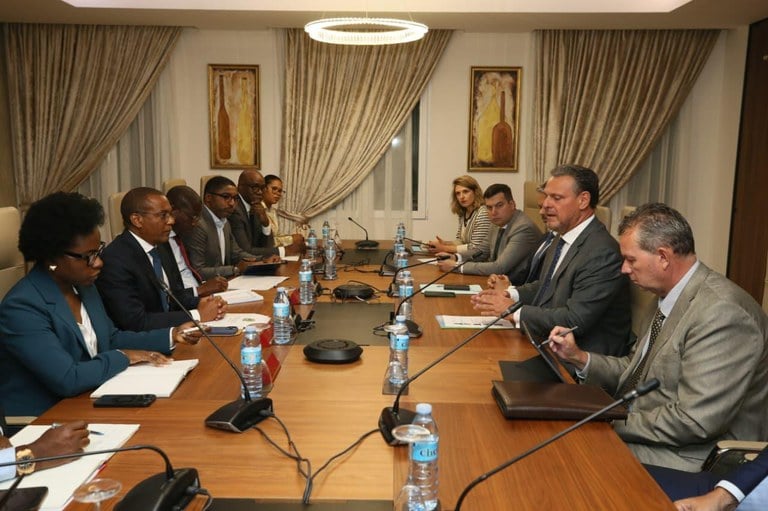 Ministro Fávaro cumpre agenda em Angola para avançar acordo bilateral na produção agrícola