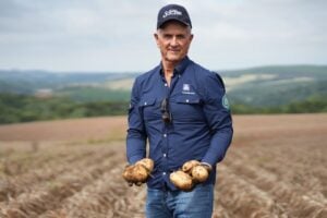 Paranaense Colhe as Primeiras Batatas de Baixo Carbono no País