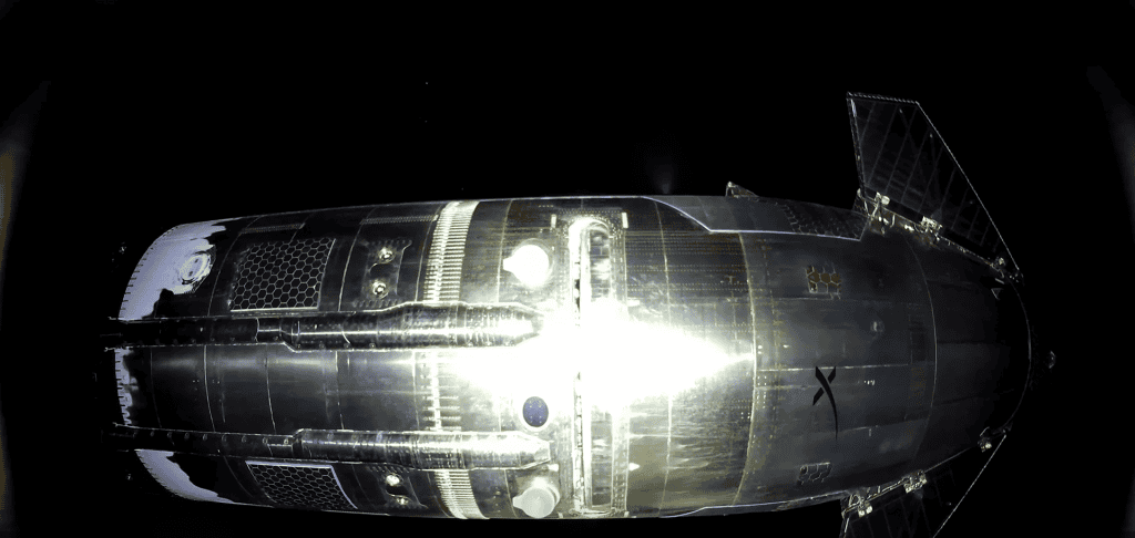 Starship vista de fora no espaço