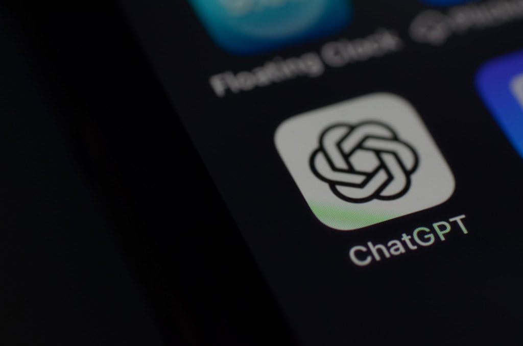 Logo do app do ChatGPT em um smartphone