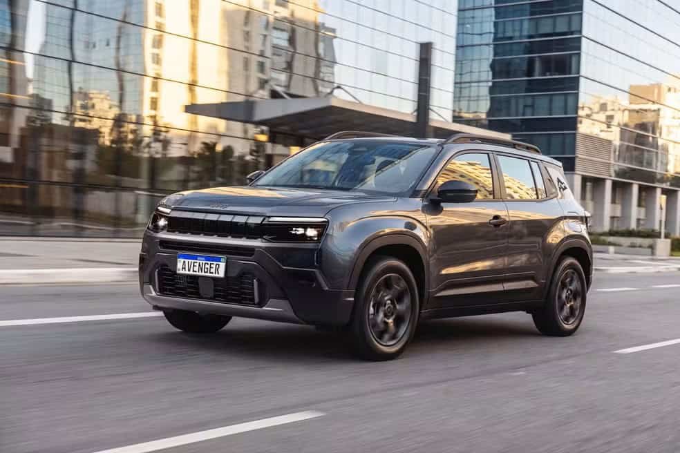 Jeep Avenger Altitude de frente