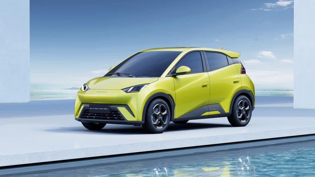 Imagem gráfica de um carro amarelo elétrico da BYD