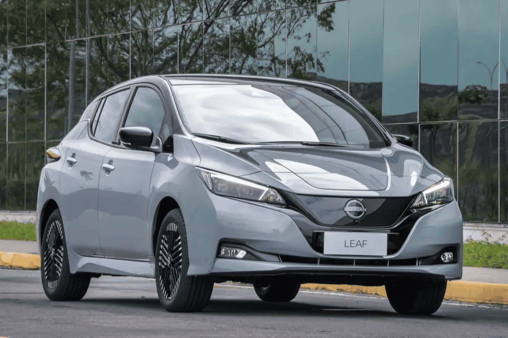 foto do carro nissan leaf
