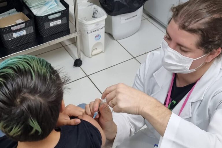 Vacinaonasescolaspblicasaovaiat25deabril_0143762001744602366