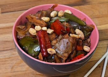 Frango xadrez tradicional: receita clássica chinesa em casa