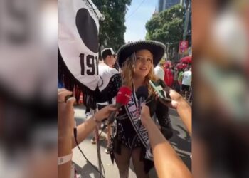 Leandra Leal brilha no Cordão da Bola Preta:”Circuito de alegria”