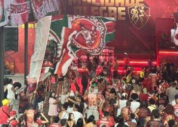Torcida da Mocidade Alegre comemora retorno a liderança