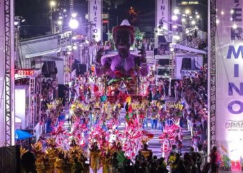 Escolas
de Samba de Niterói brilham no segundo dia de desfile