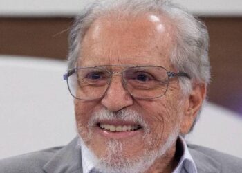 Internado, Carlos Alberto de Nóbrega revela doença: “Vim tratar”