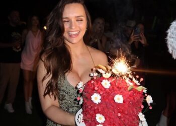 Rafa Kalimann abre o álbum de fotos de  aniversário