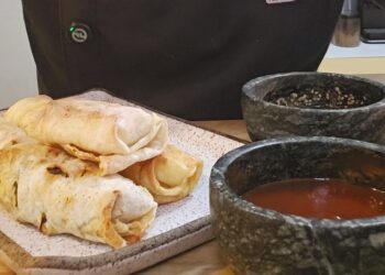 Harumaki de legumes e de queijo sem fritura e molho agridoce