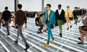 Leo Dell’orco Mergulha no Mediterrâneo para Construir o Nômade Elegante da Giorgio Armani