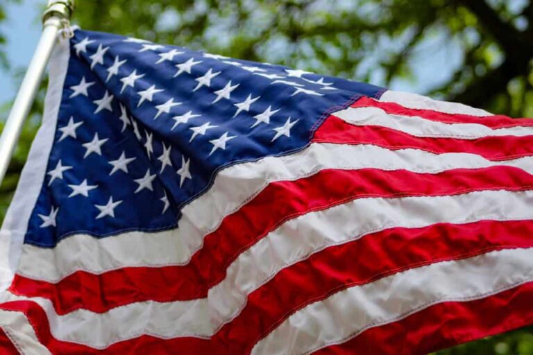 bandeira-estados-unidos-shutterstock_2634948515-1024x683-1