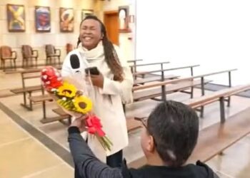 Repórter da Globo é pedida em casamento ao vivo