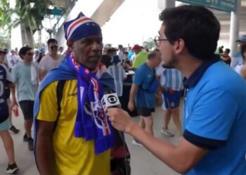 Repórter descobre ao vivo que entrevistava pai de Vozinha