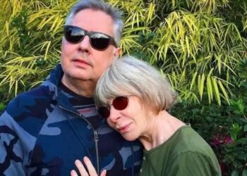 Viúvo de Rita Lee, Roberto de Carvalho é visto com ex em Paris