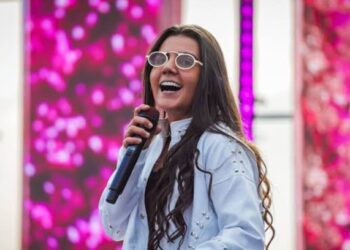 Yasmin Santos celebra dez anos de carreira: “Especial demais”