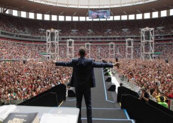 Bispo Bruno Leonardo mantém orações entre as mais vistas online