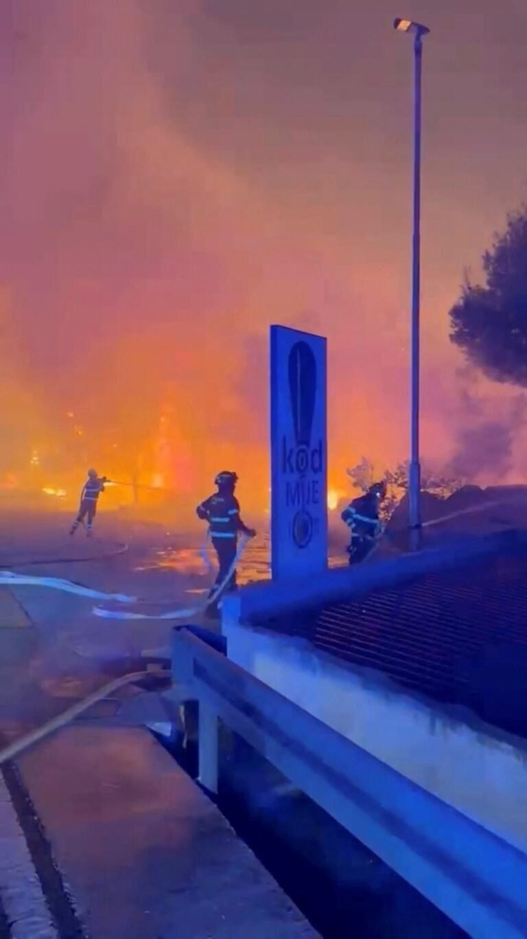 2026-08-14t042148z-108522067-rc24ymawc53y-rtrmadp-3-europe-weather-croatia-wildfire