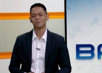 Apresentador da Globo conta ao vivo que será pai: “Presente”