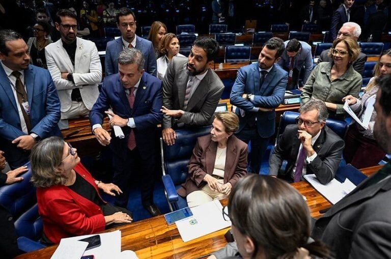 Senadores-durante-aprovacao-da-reducao-de-impostos-para-combustiveis