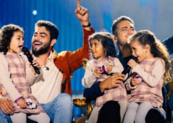 Filhas de Henrique & Juliano roubam a cena durante show em SP