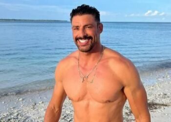 Cauã Reymond explica desejo por mulheres mais velhas