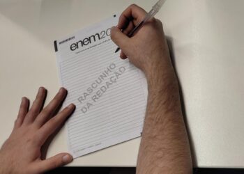 Enem 2026: professores sugerem 7 possíveis temas de redação