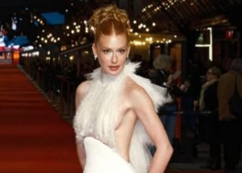 Marina Ruy Barbosa aposta em coque clássico para Festival