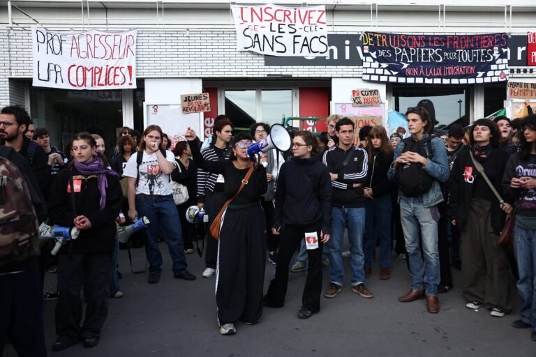 2026-10-01t073555z-2105011183-rc27unazhzgy-rtrmadp-3-france-protest